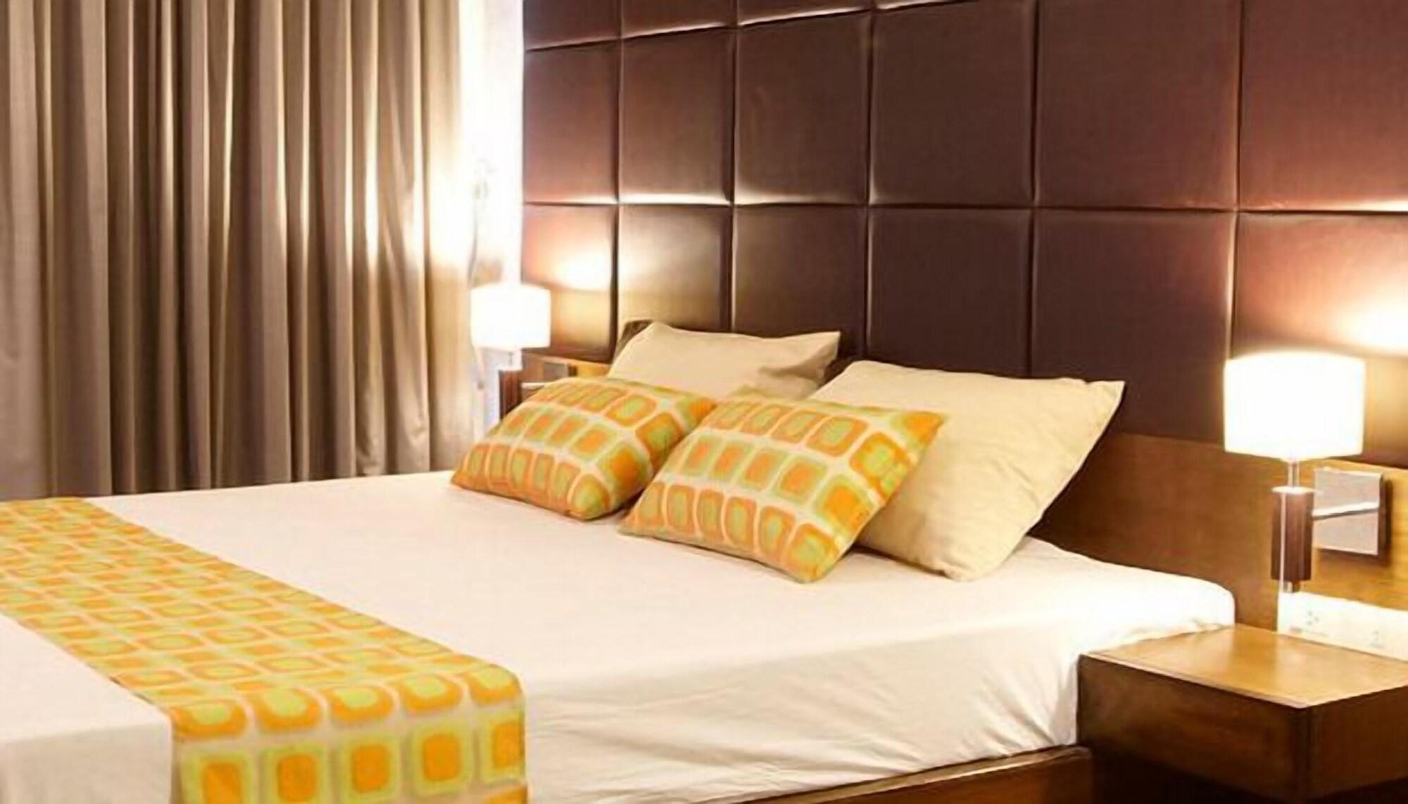 Collection O The Bangkok Cha Cha Suite Buitenkant foto