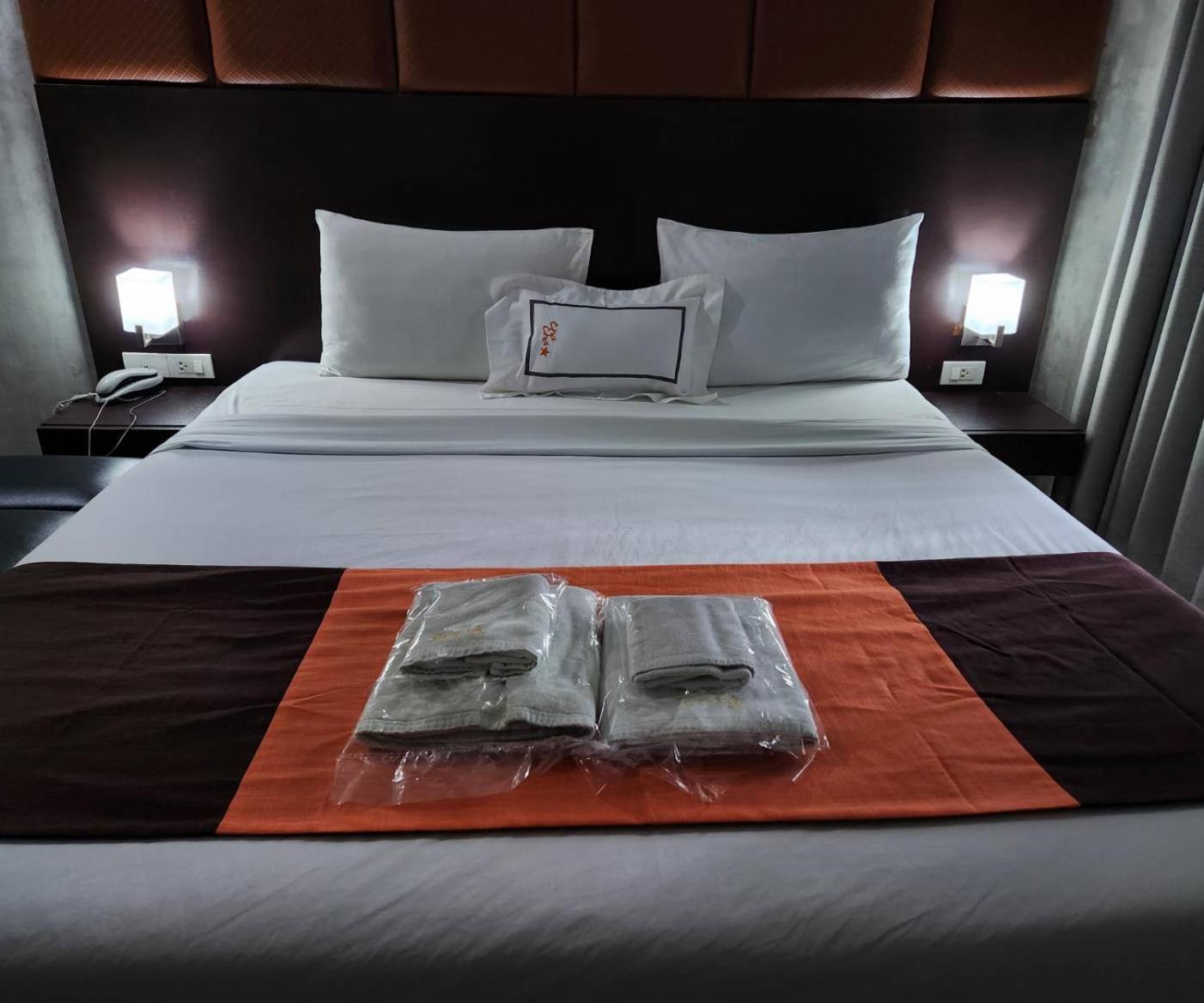 Collection O The Bangkok Cha Cha Suite Buitenkant foto