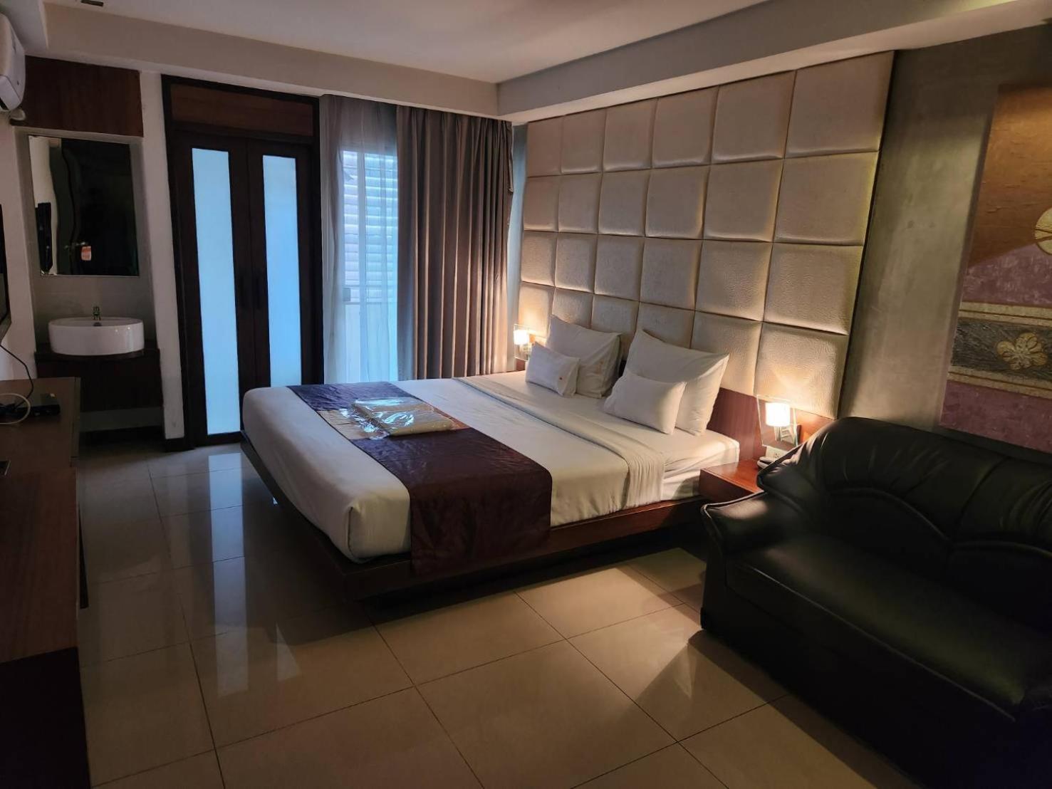Collection O The Bangkok Cha Cha Suite Buitenkant foto