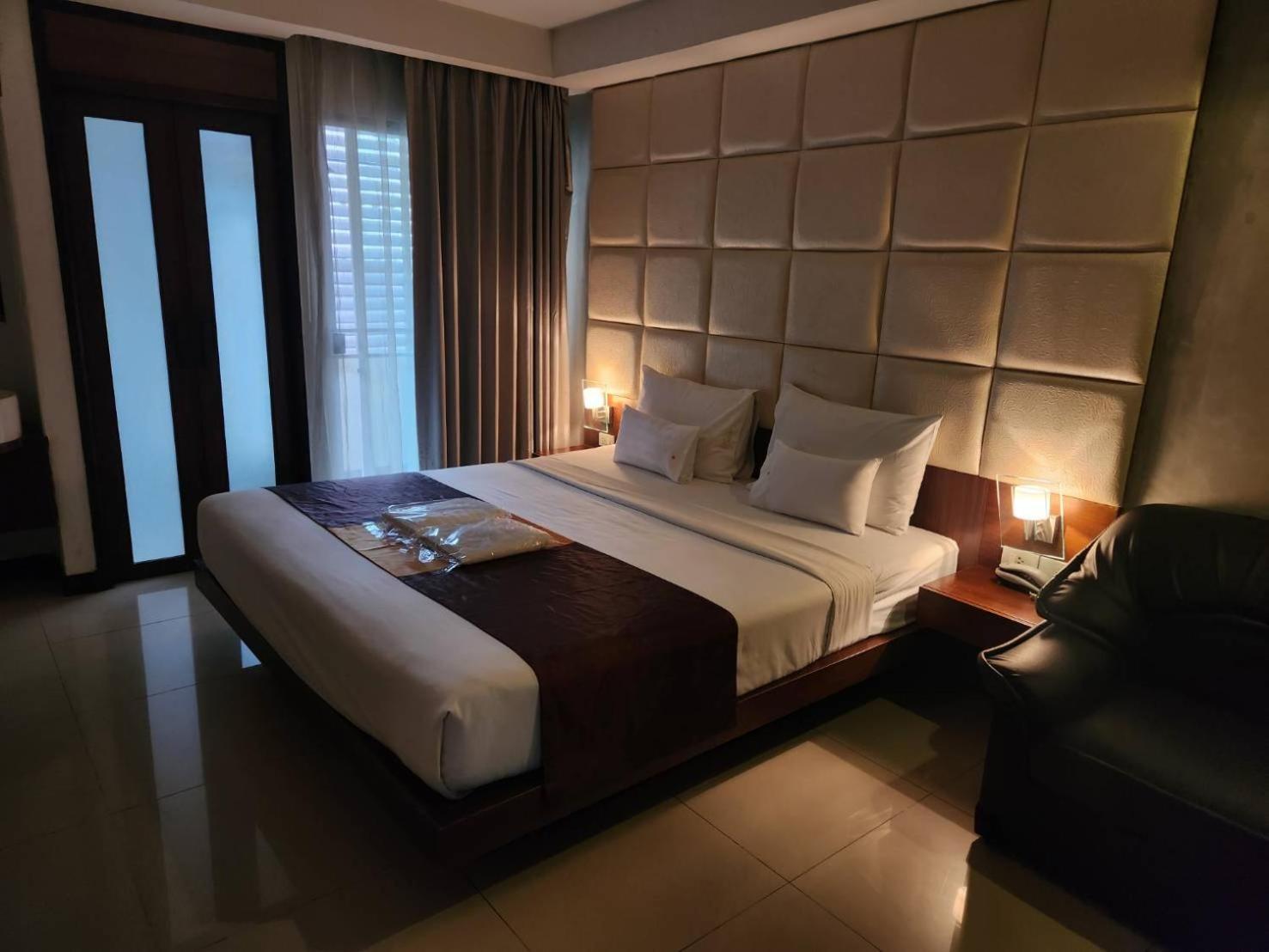 Collection O The Bangkok Cha Cha Suite Buitenkant foto