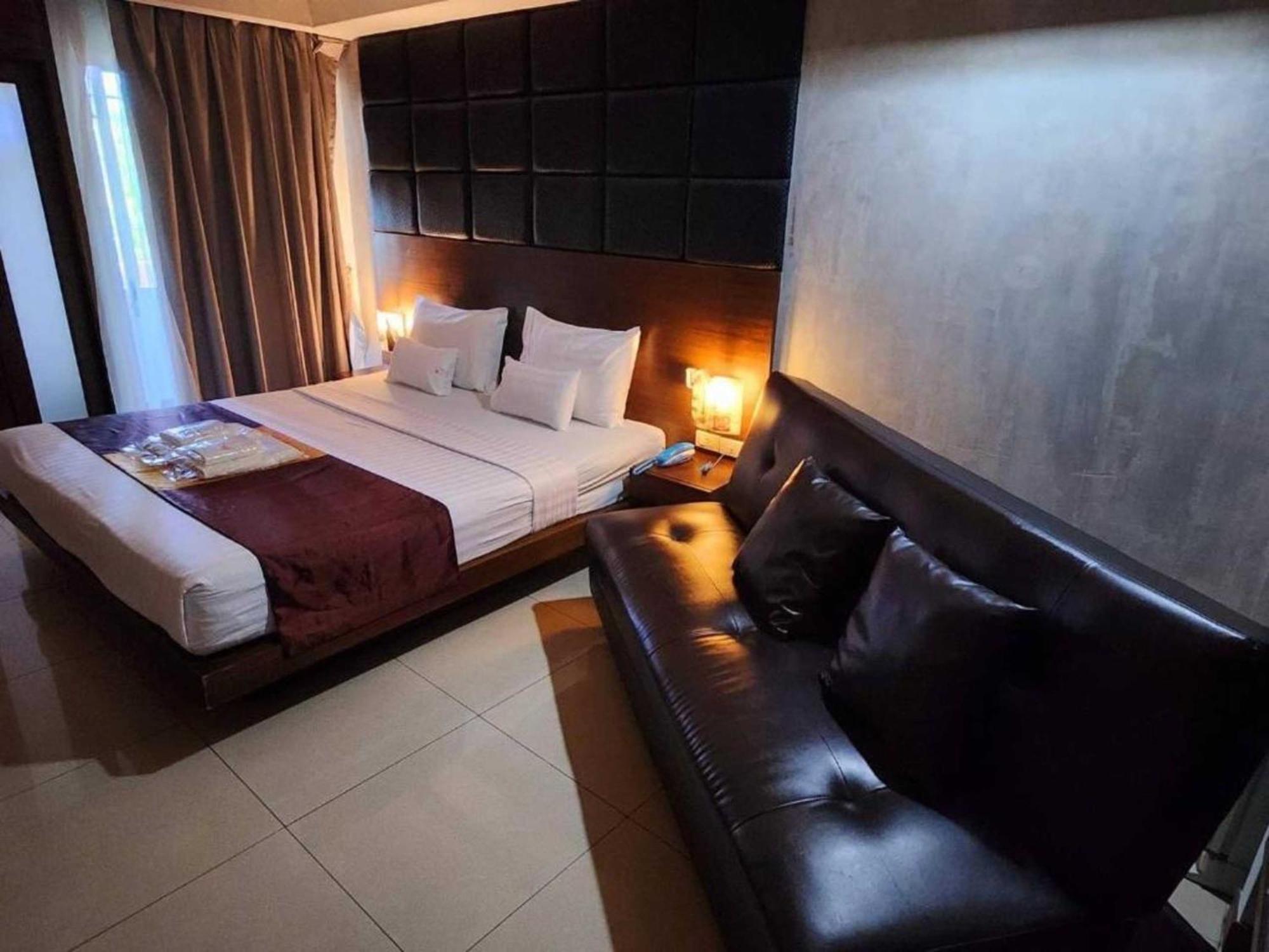 Collection O The Bangkok Cha Cha Suite Buitenkant foto