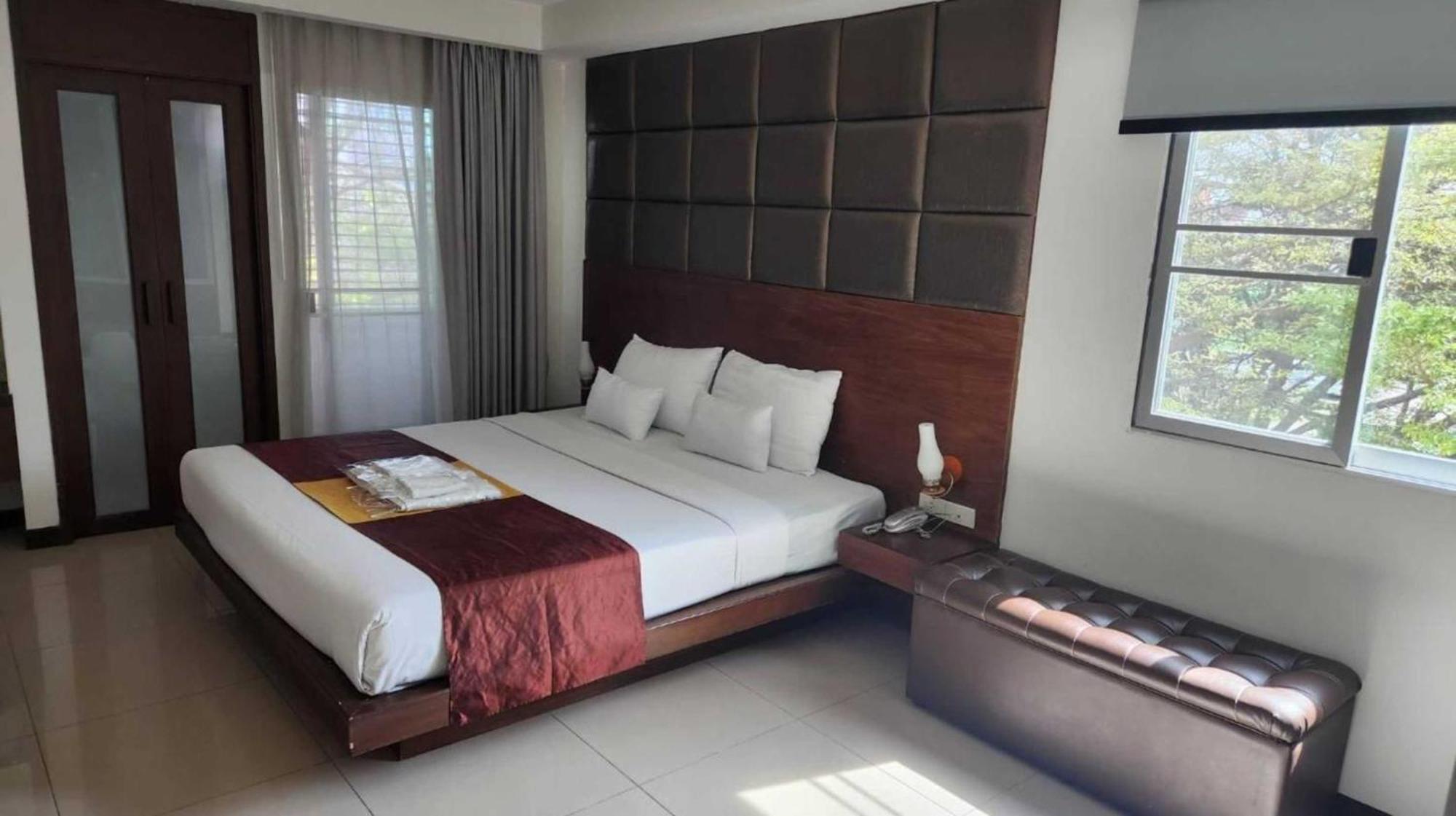Collection O The Bangkok Cha Cha Suite Buitenkant foto