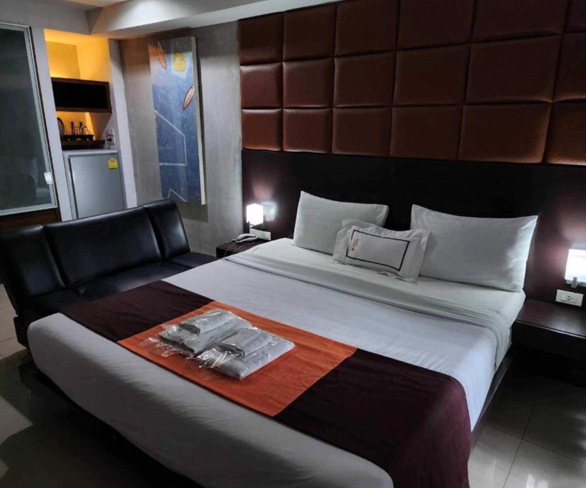 Collection O The Bangkok Cha Cha Suite Buitenkant foto