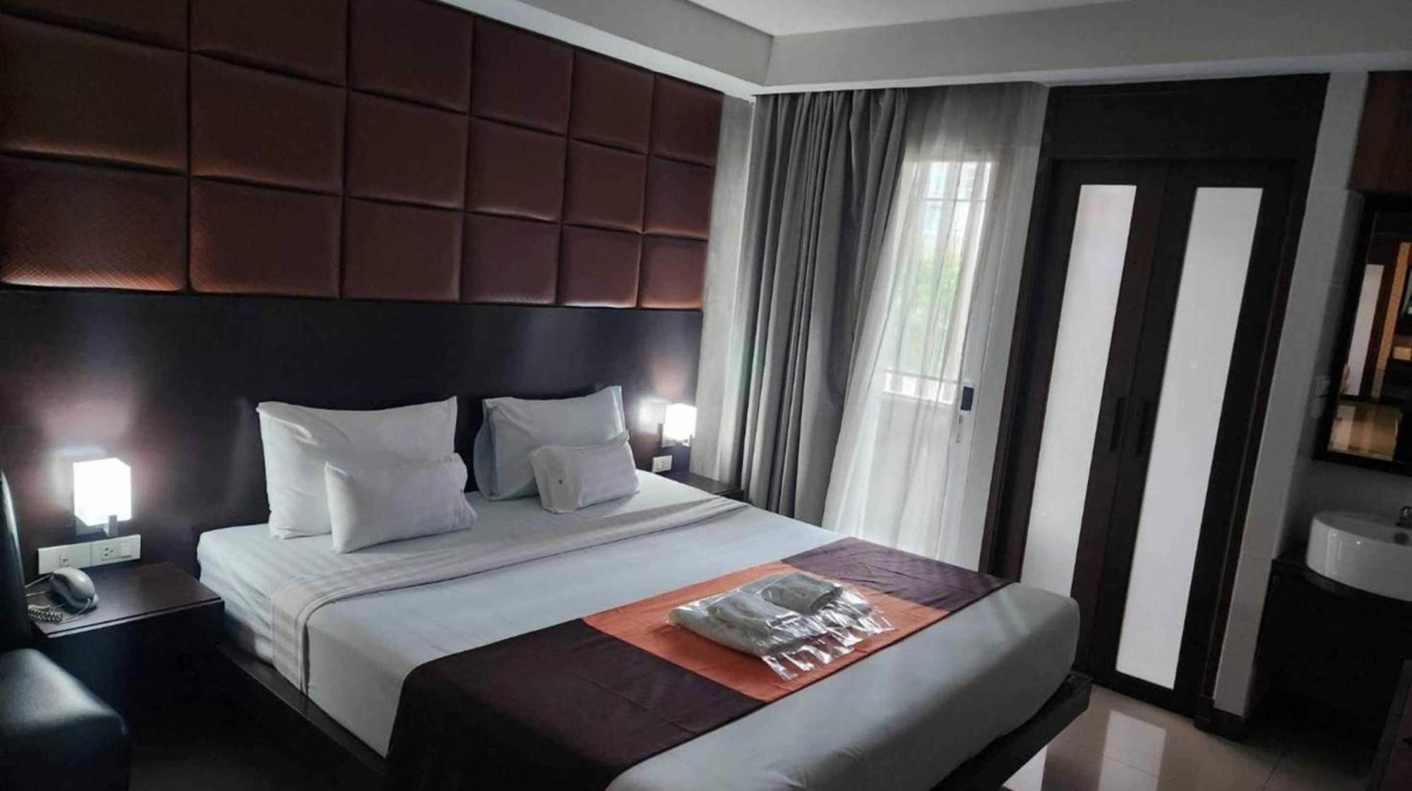 Collection O The Bangkok Cha Cha Suite Buitenkant foto