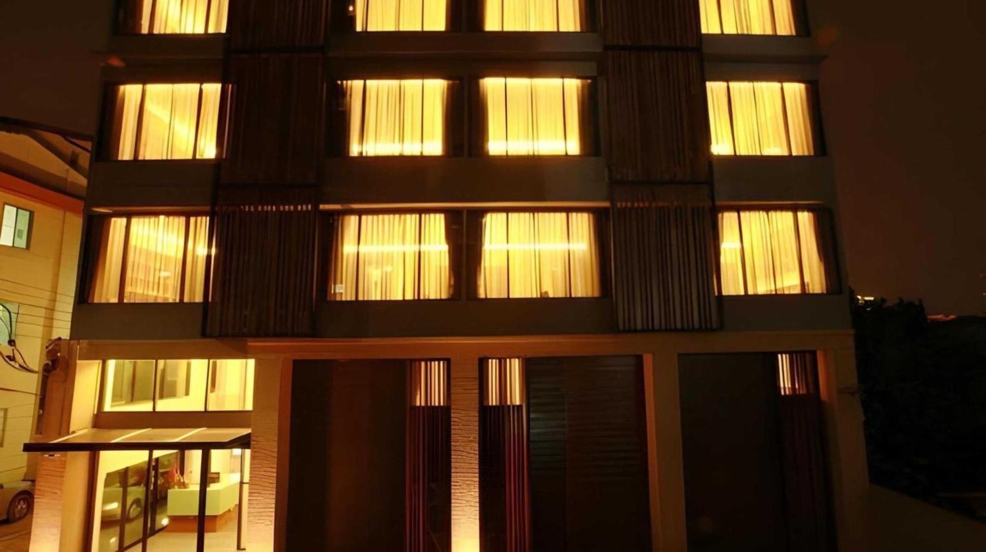 Collection O The Bangkok Cha Cha Suite Buitenkant foto