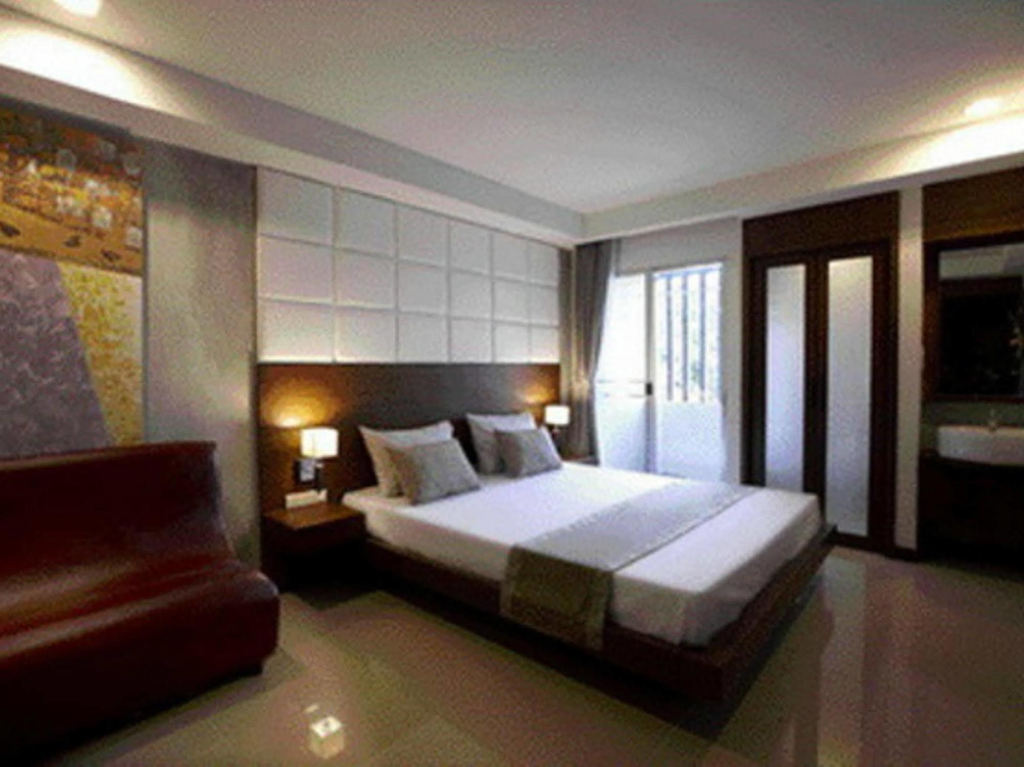 Collection O The Bangkok Cha Cha Suite Buitenkant foto