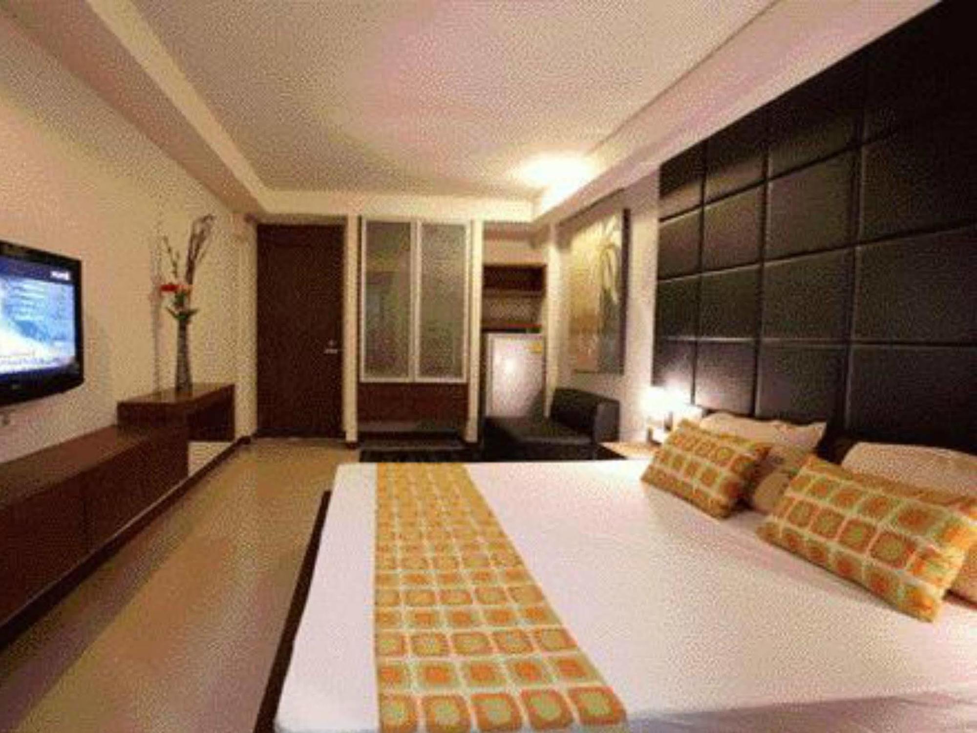 Collection O The Bangkok Cha Cha Suite Buitenkant foto
